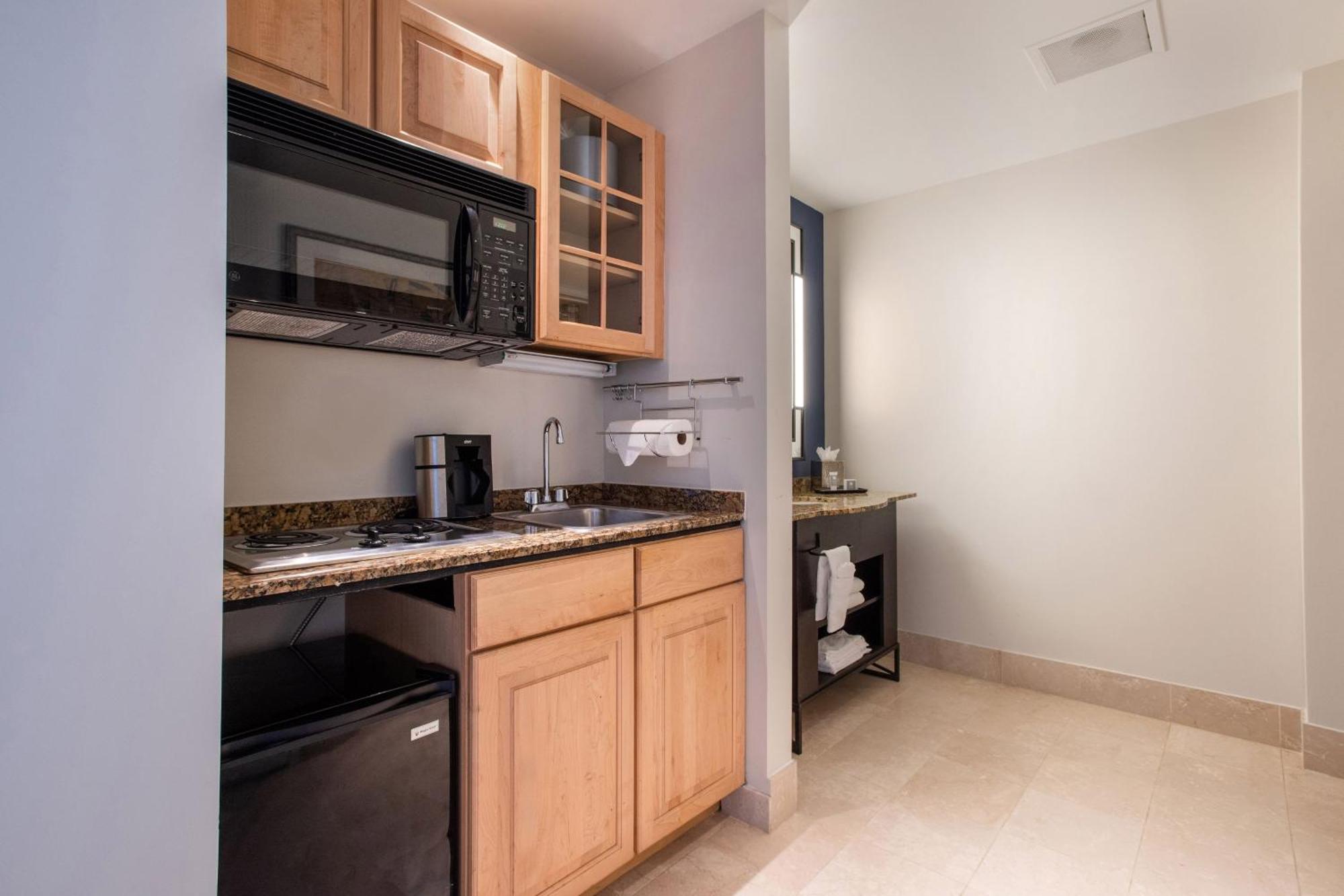Magnolia Houston, A Tribute Portfolio 4* Houston